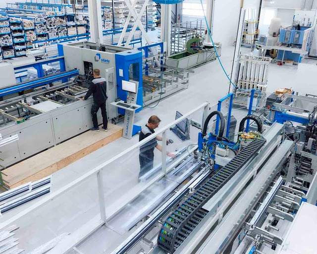 kozien-eigen-kunststof-fabriek