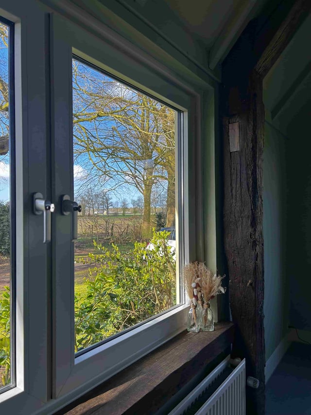 close-up-kunststof-kozijn-1