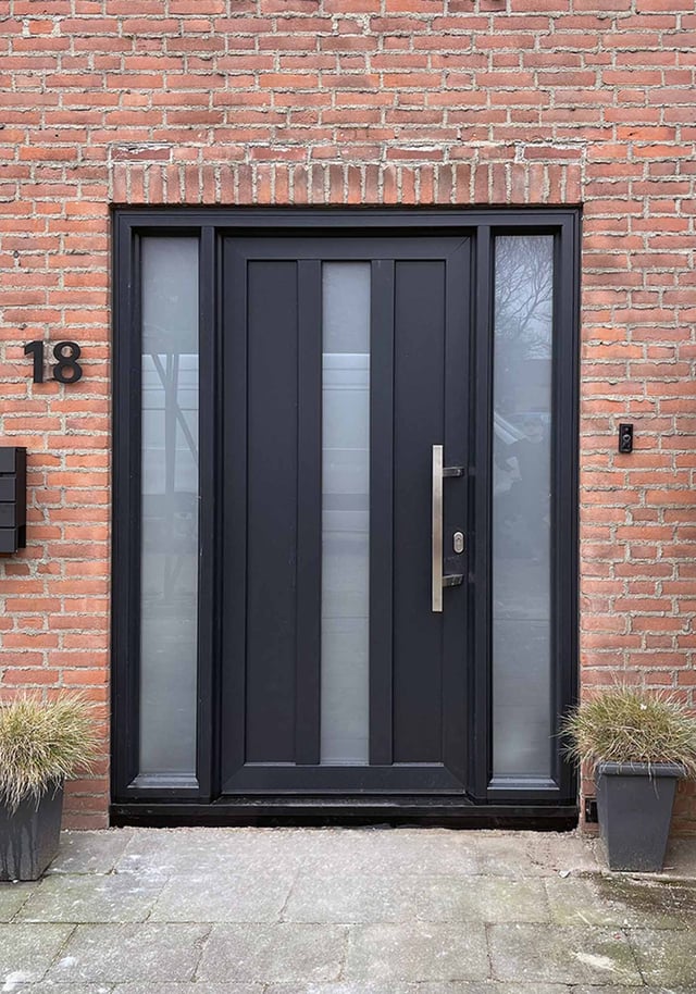 kunststof-voordeur-met-zijlichten