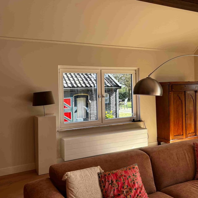 kunststof-kozijn-in-woonkamer-1