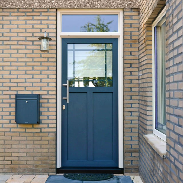 kunststof-voordeur-met-kozijn-en-bovenlicht