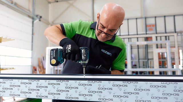 schüco-kozijn-boren-kozien-werknemer-1