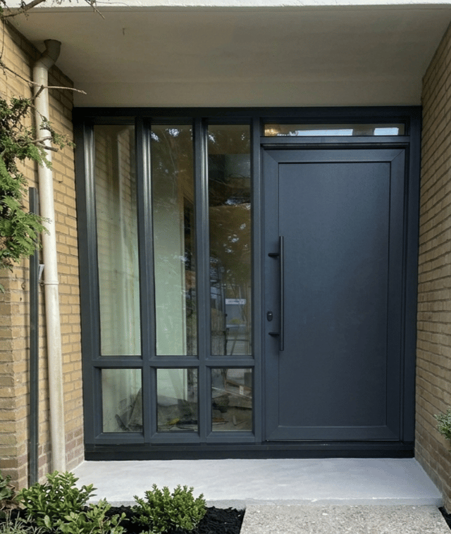 kunststof-grijze-voordeur-1