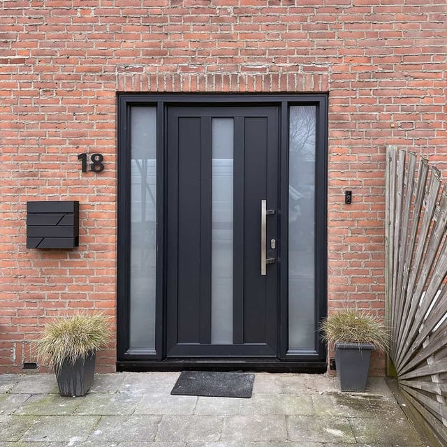 kunststof-voordeur-zwart