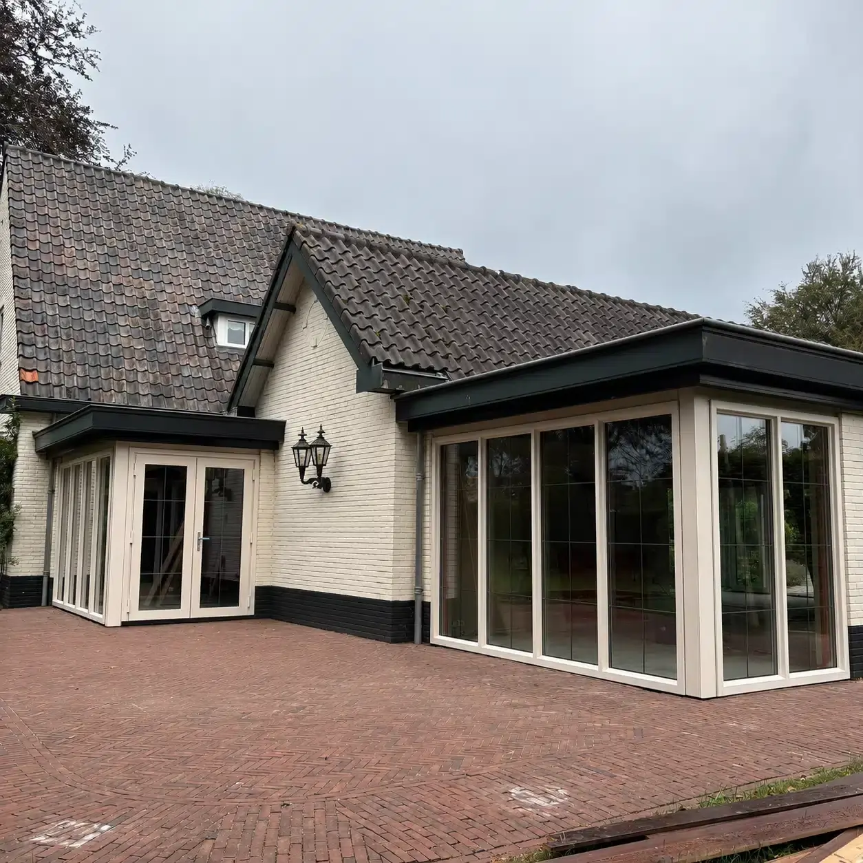 kunststof-kozijnen-zijkant-huis
