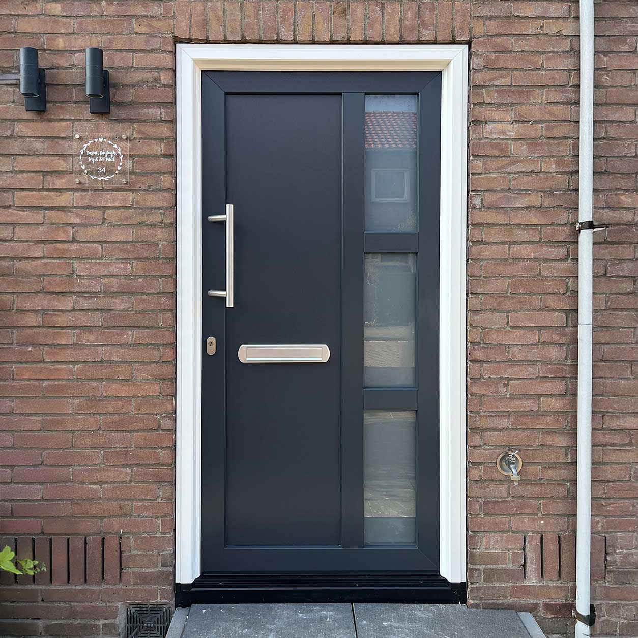 kunststof-voordeur-met-kozijn