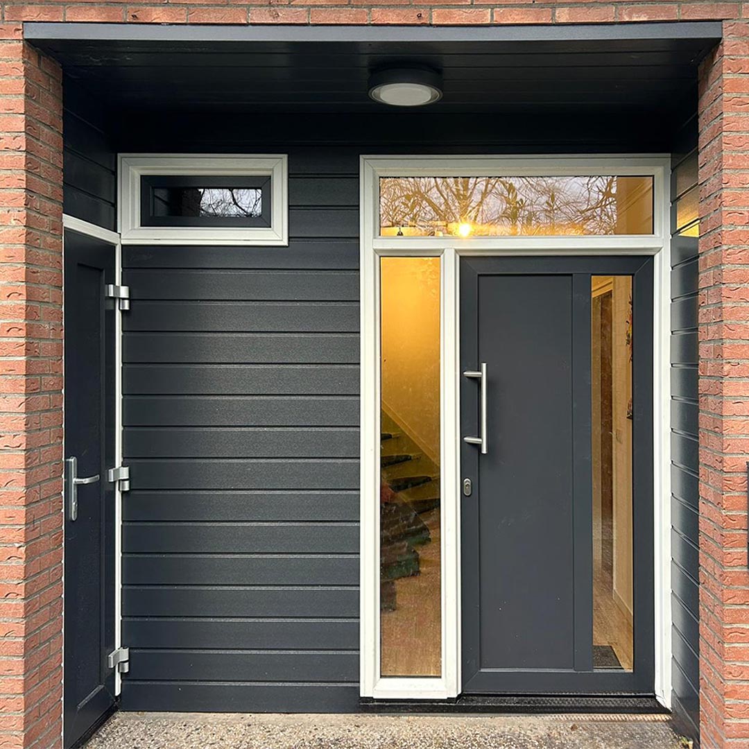 kunststof-voordeur-met-kozijn-en-bovenlicht-zijlicht