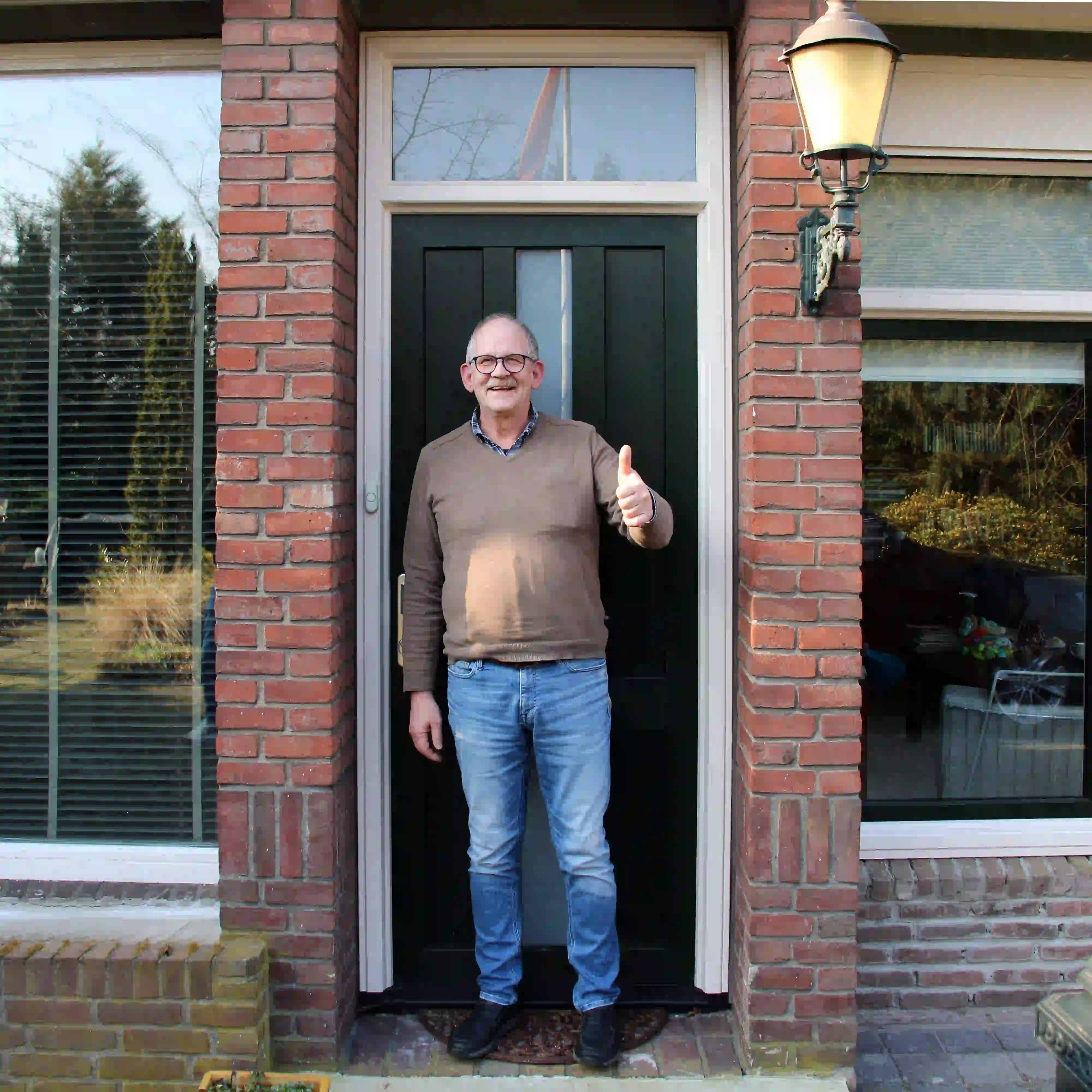tevreden-klant-kunststof-kozijnen-vierkant-klein