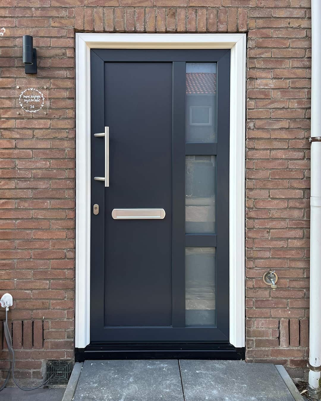 voorgevel-deur-kunststof-kozijn